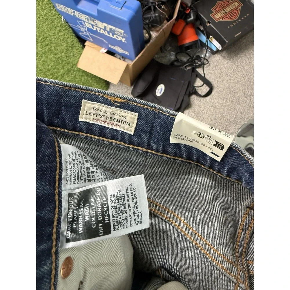 Levis shop confidence